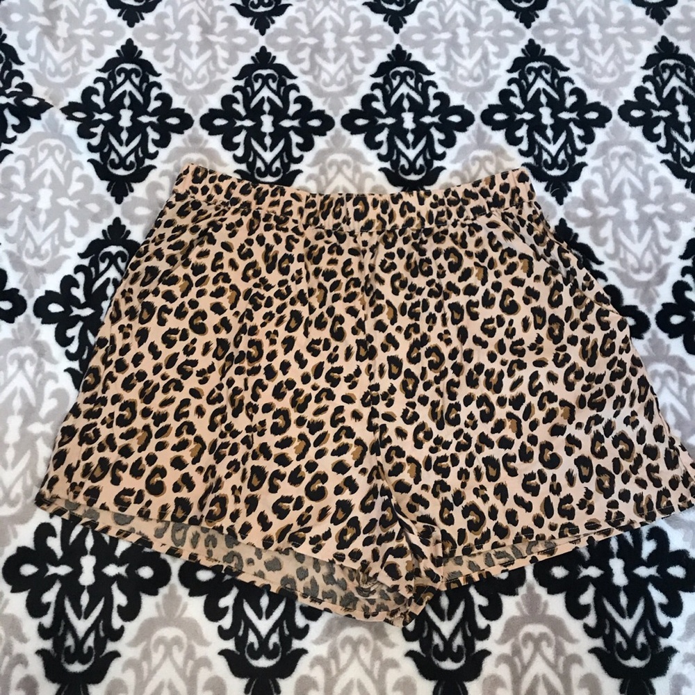 Flowy leopard print shorts